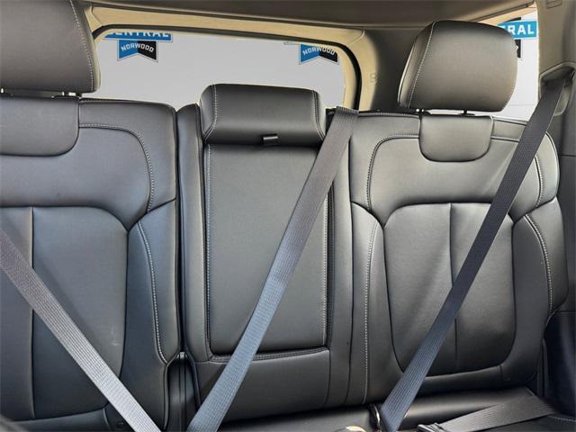 Photo of 2025 Silver Zynith Jeep Grand Cherokee
