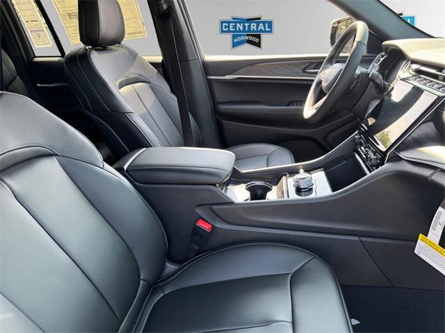 Photo of 2025 Silver Zynith Jeep Grand Cherokee