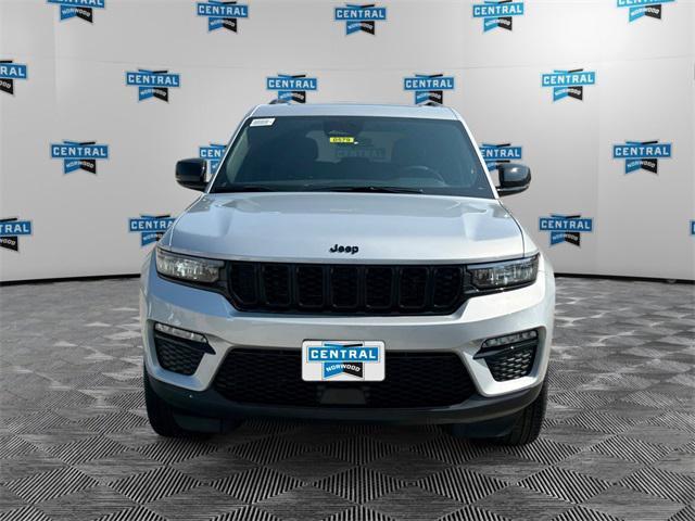 Photo of 2025 Silver Zynith Jeep Grand Cherokee