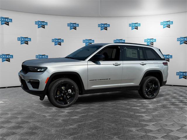 Photo of 2025 Silver Zynith Jeep Grand Cherokee