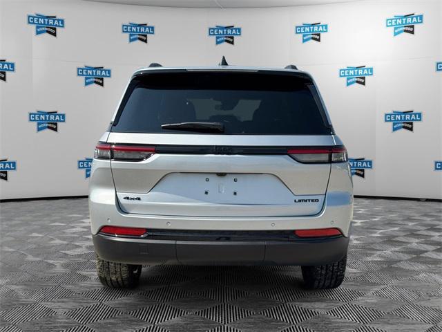 Photo of 2025 Silver Zynith Jeep Grand Cherokee