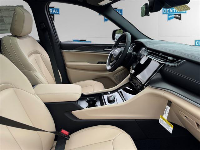 Photo of 2025 Velvet Red Pearlcoat Jeep Grand Cherokee