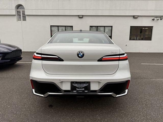 Photo of 2024 White BMW 740