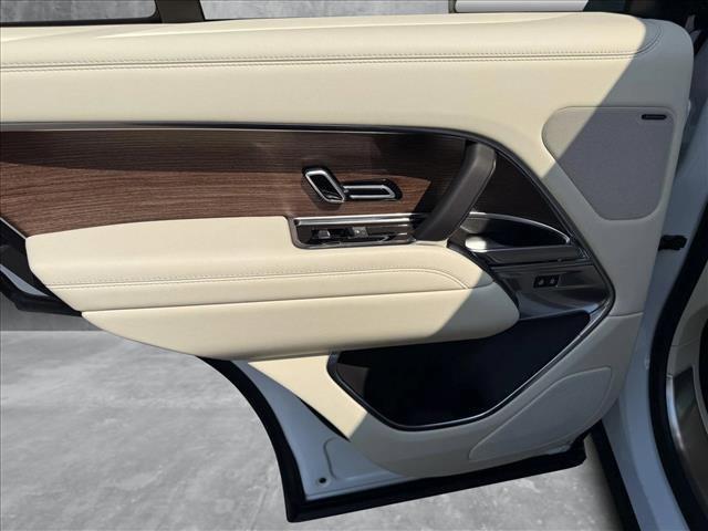 Photo of 2024 Fuji White Land Rover Range Rover