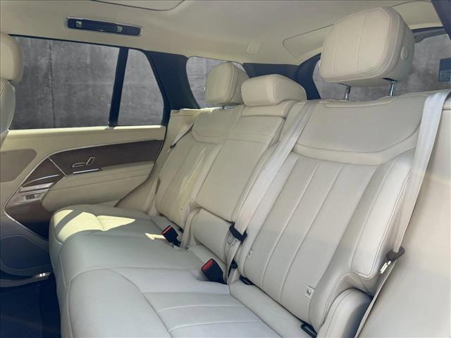 Photo of 2024 Fuji White Land Rover Range Rover