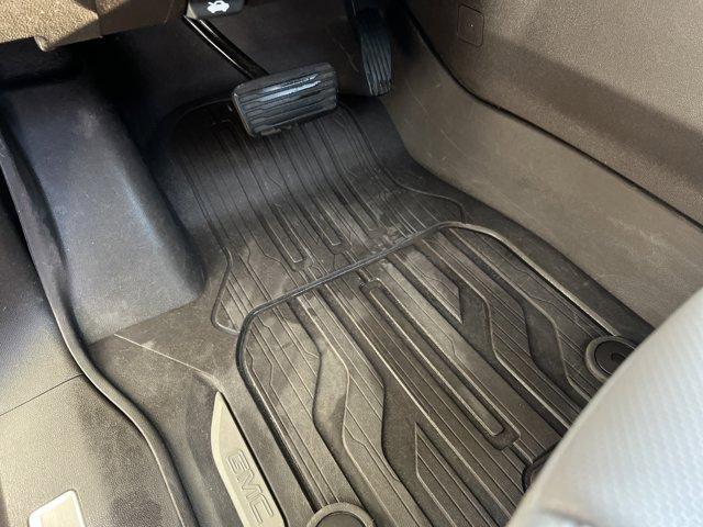 Photo of 2022 White Frost Tri-Coat GMC Yukon