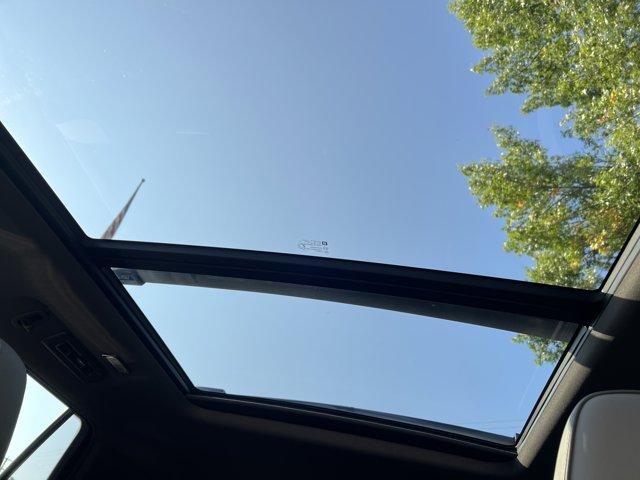 Photo of 2022 White Frost Tri-Coat GMC Yukon
