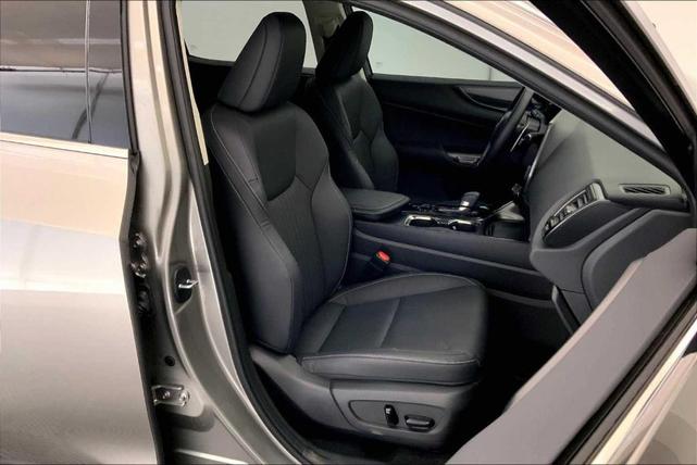 Photo of 2024 Silver Lexus NX 250