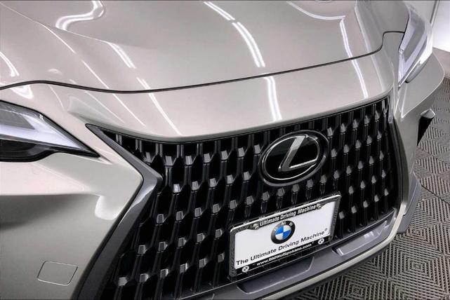 Photo of 2024 Silver Lexus NX 250