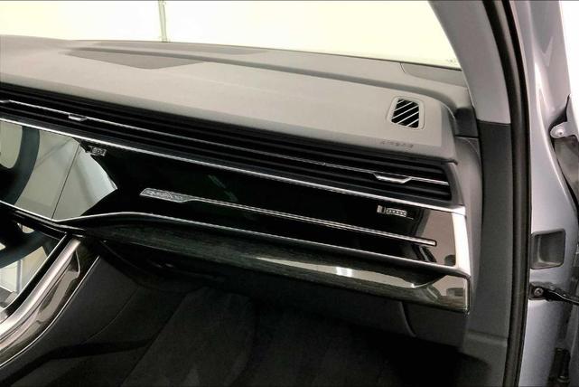 Photo of 2022 Florett Silver Metallic Audi Q7