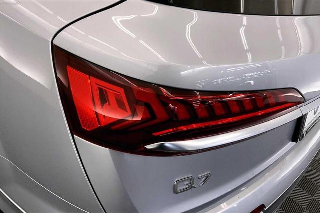 Photo of 2022 Florett Silver Metallic Audi Q7