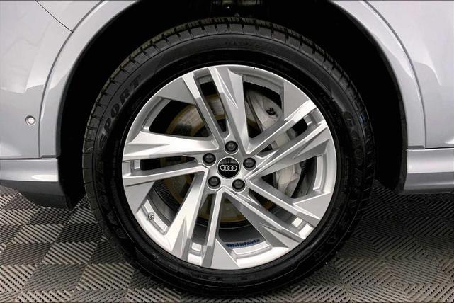 Photo of 2022 Florett Silver Metallic Audi Q7