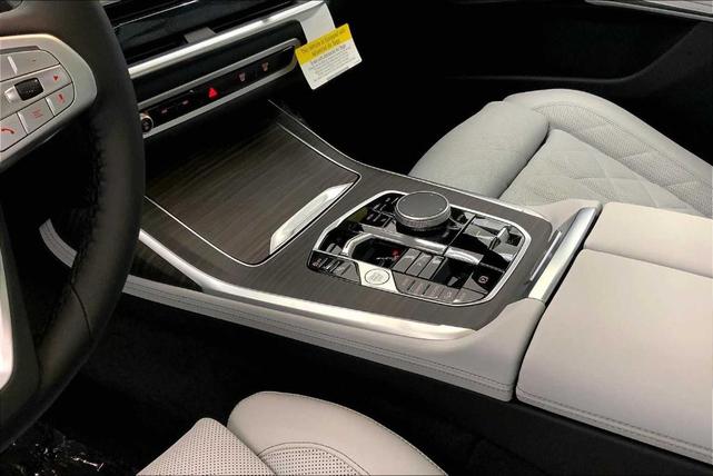 Photo of 2026 Tanzanite Blue II Metallic BMW X7
