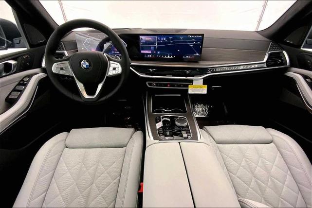 Photo of 2026 Tanzanite Blue II Metallic BMW X7