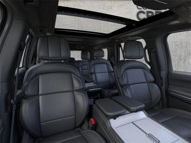 Photo of 2025 Crystal White Metallic Clearcoat Lincoln Navigator