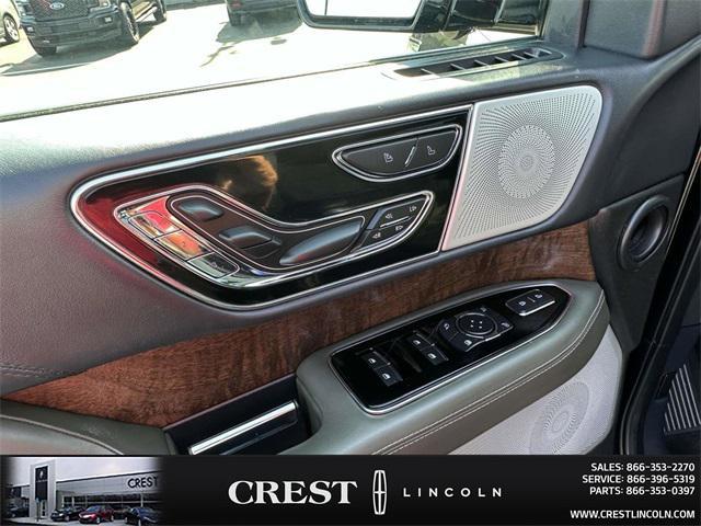 Photo of 2023 Manhattan Green Metallic Premium Colorant Lincoln Navigator