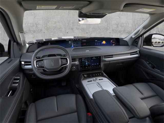 Photo of 2025 Infinite Black Metallic Clearcoat Lincoln Navigator