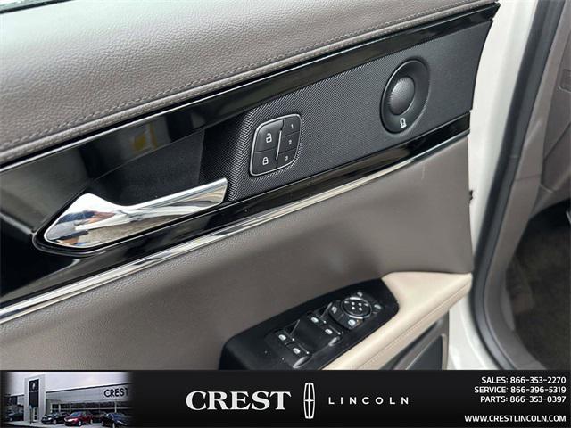 Photo of 2022 Ceramic Pearl Metallic Tinted Clearcoat Lincoln Nautilus