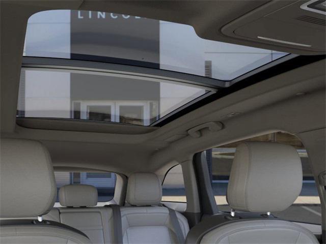 Photo of 2025 White Platinum Metallic Tri-Coat Lincoln Nautilus