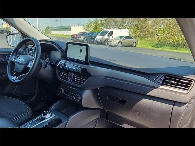 Photo of 2023 Star White Ford Escape
