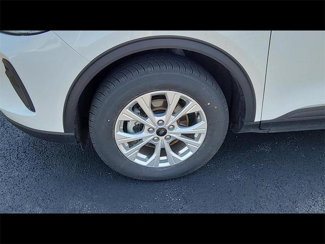 Photo of 2023 Star White Ford Escape