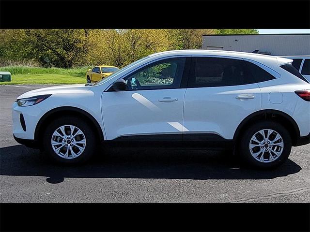 Photo of 2023 Star White Ford Escape