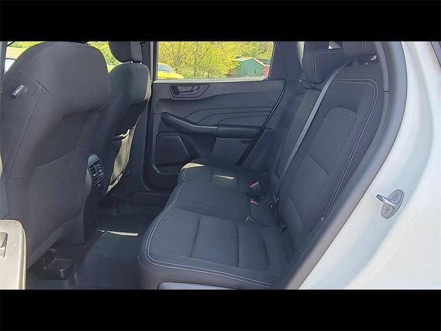 Photo of 2023 Star White Ford Escape