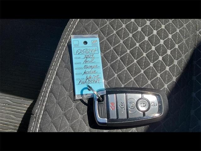 Photo of 2023 Star White Ford Escape