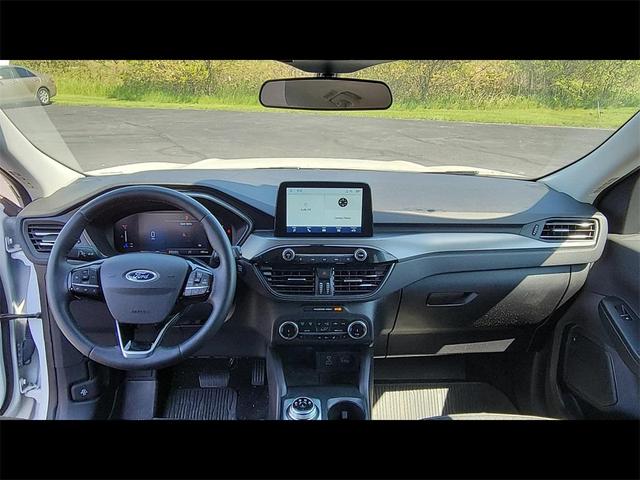 Photo of 2023 Star White Ford Escape