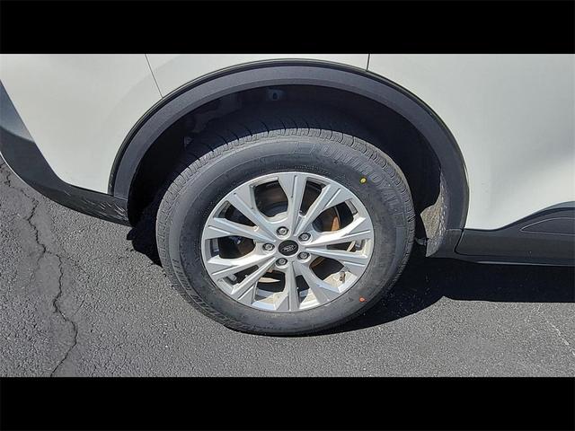 Photo of 2023 Star White Ford Escape