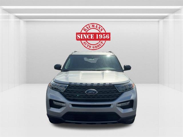 Photo of 2022 Iconic Silver Metallic Ford Explorer