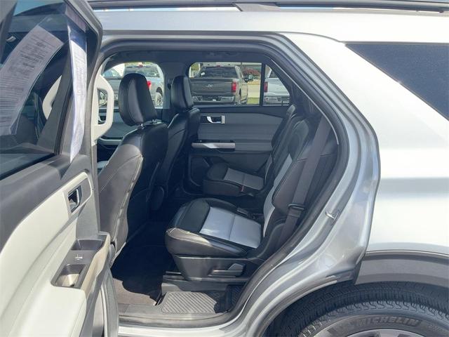 Photo of 2022 Iconic Silver Metallic Ford Explorer