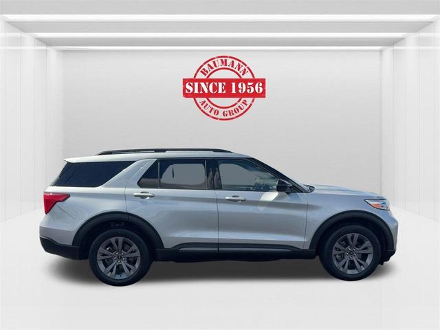 Photo of 2022 Iconic Silver Metallic Ford Explorer