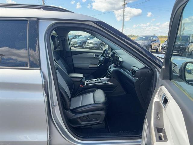 Photo of 2022 Iconic Silver Metallic Ford Explorer