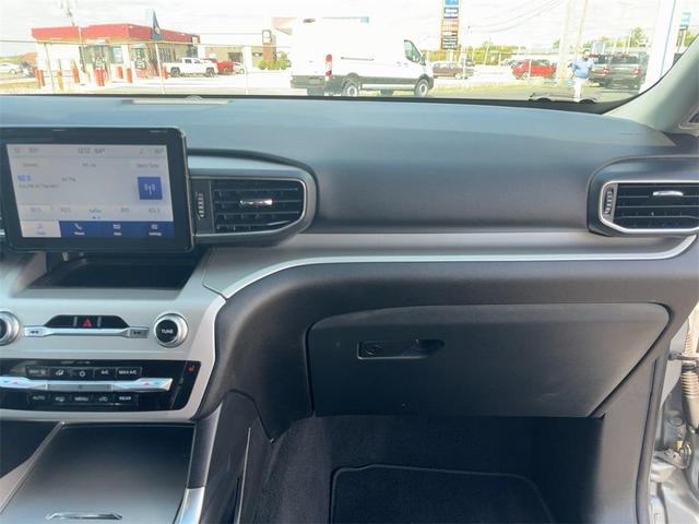 Photo of 2022 Iconic Silver Metallic Ford Explorer