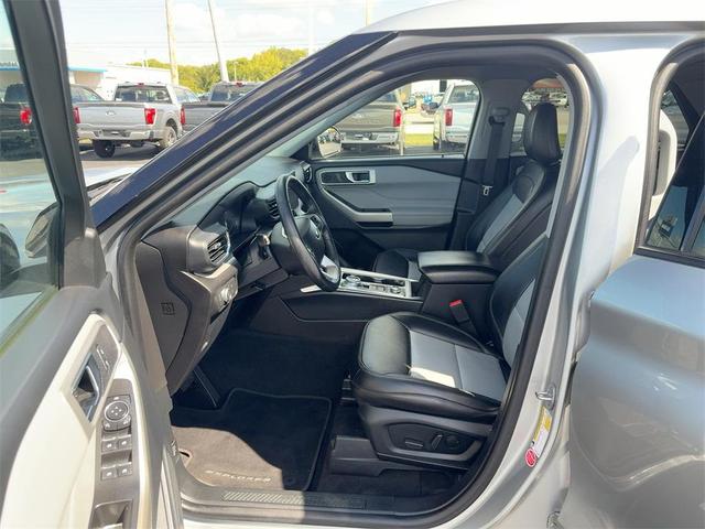 Photo of 2022 Iconic Silver Metallic Ford Explorer