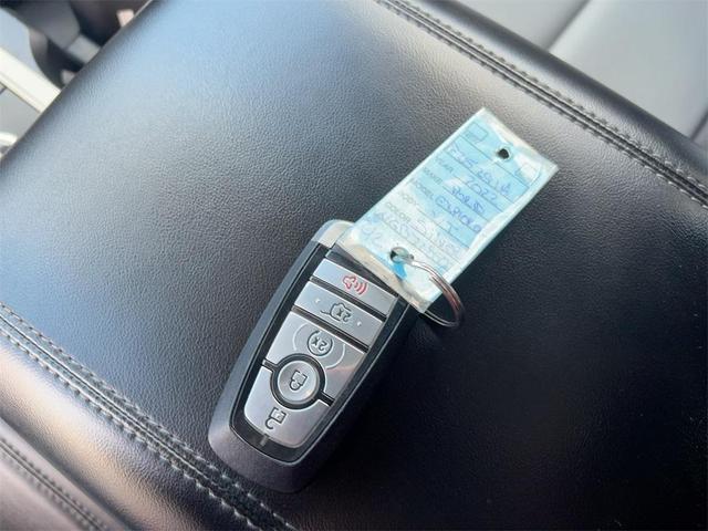 Photo of 2022 Iconic Silver Metallic Ford Explorer