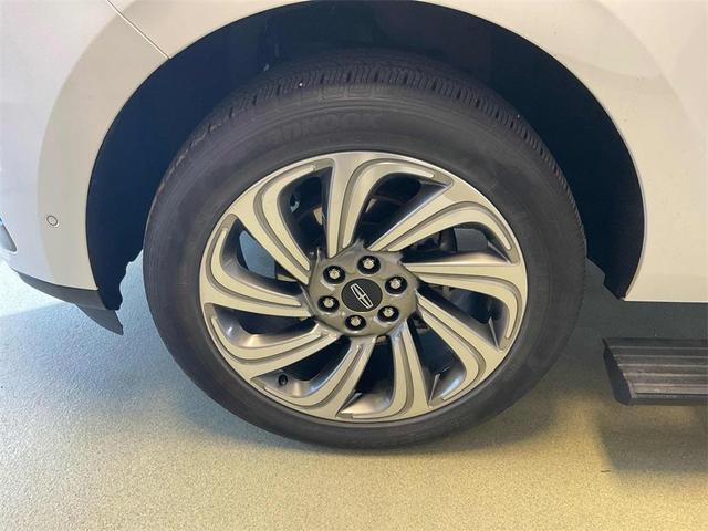 Photo of 2022 Pristine White Lincoln Navigator L