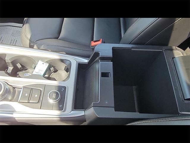 Photo of 2022 Star White Ford Explorer