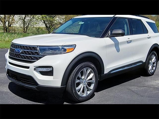 Photo of 2022 Star White Ford Explorer