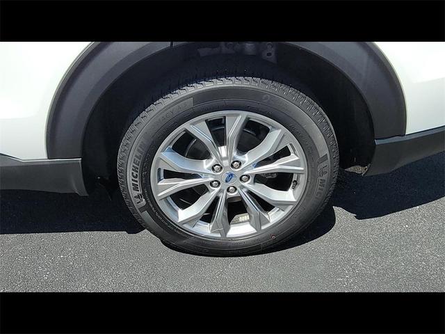 Photo of 2022 Star White Ford Explorer