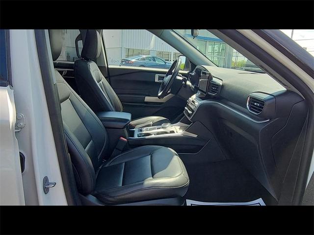 Photo of 2022 Star White Ford Explorer