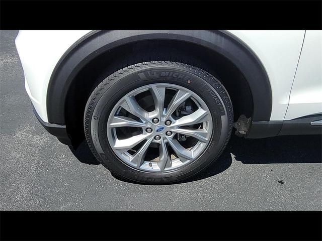 Photo of 2022 Star White Ford Explorer