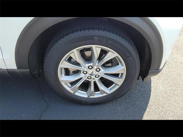 Photo of 2022 Star White Ford Explorer
