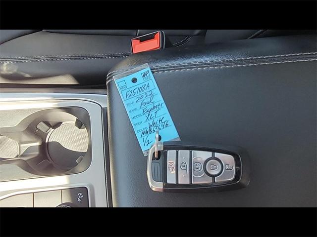 Photo of 2022 Star White Ford Explorer