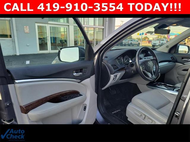 Photo of 2017 Lunar Silver Metallic Acura MDX