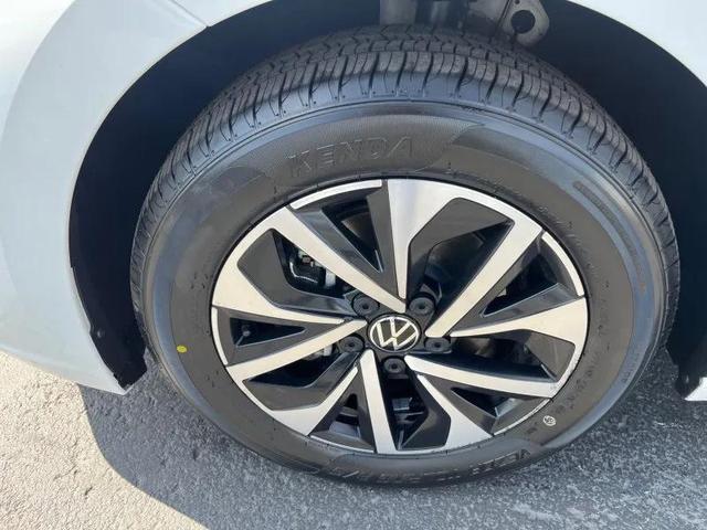 Photo of 2022 Pure White Volkswagen Jetta