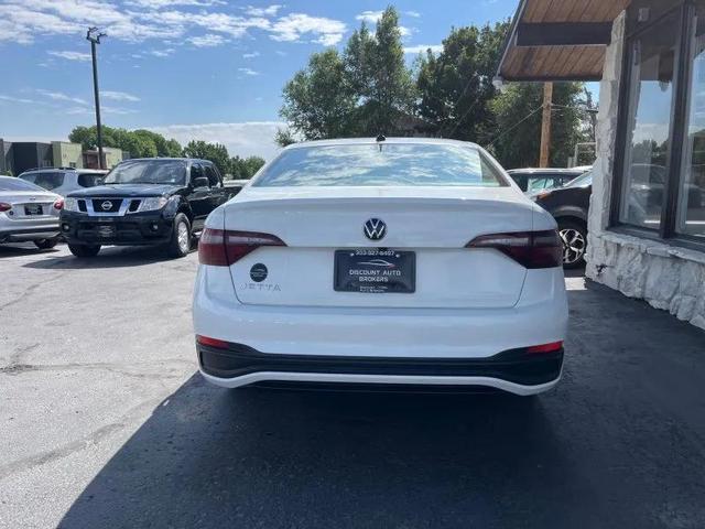 Photo of 2022 Pure White Volkswagen Jetta