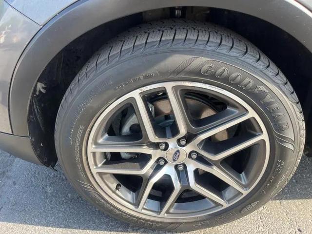 Photo of 2016 Shadow Black Ford Explorer