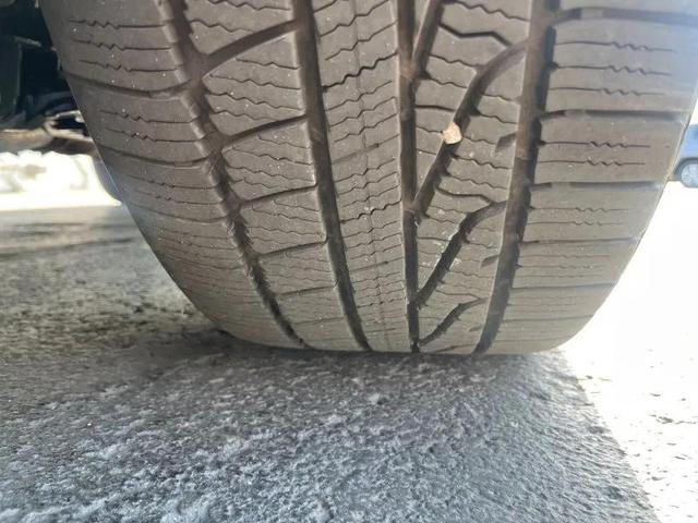 Photo of 2016 Shadow Black Ford Explorer